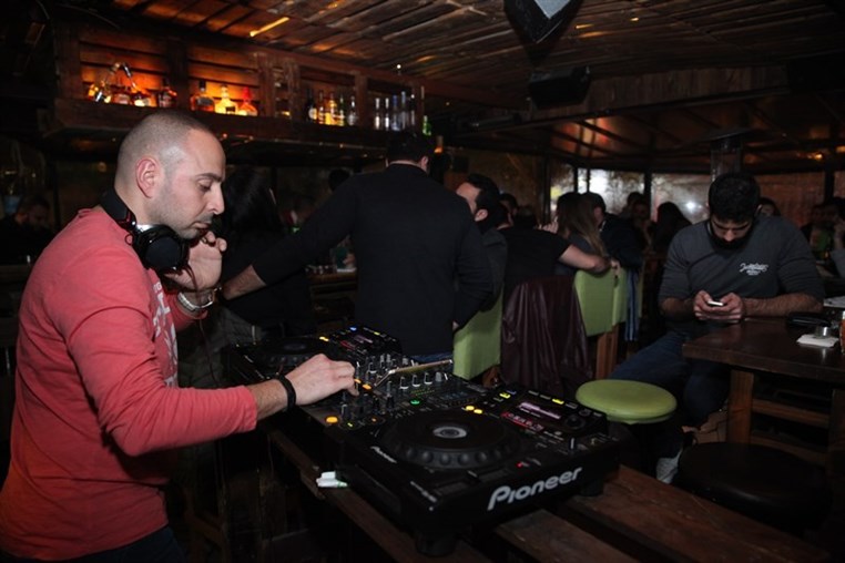 Fertil Pub on Saturday Night